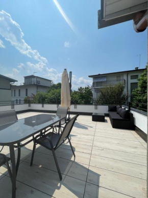 LA TERRAZZA - Very Quiet - Free park - 3 min from Varese center and lake - AIR Conditioning - Cycling friendly Varese